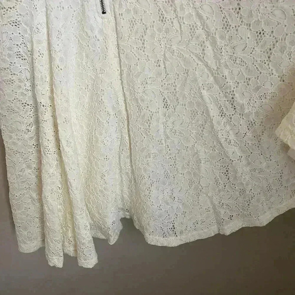 Express Cream Lace Dress Size Medium - Picture 3 of 15